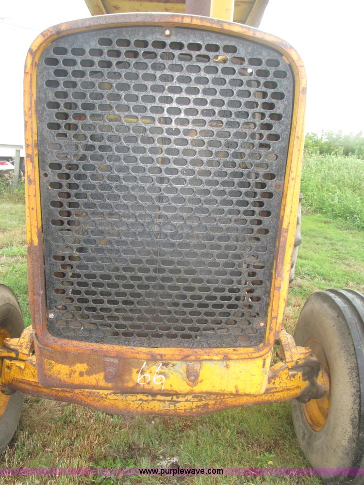 image for item F7054 John Deere 700 tractor