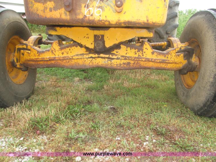 image for item F7054 John Deere 700 tractor