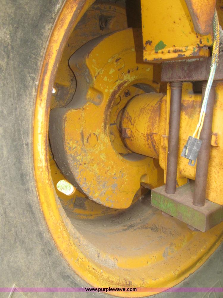 image for item F7054 John Deere 700 tractor