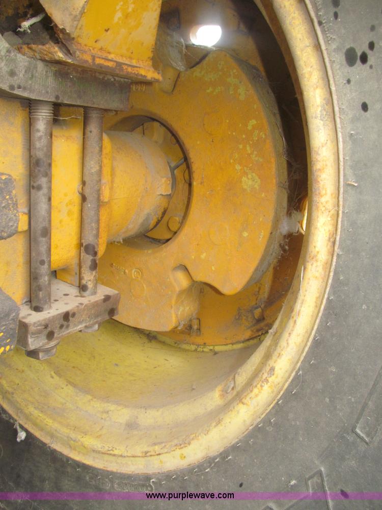 image for item F7054 John Deere 700 tractor