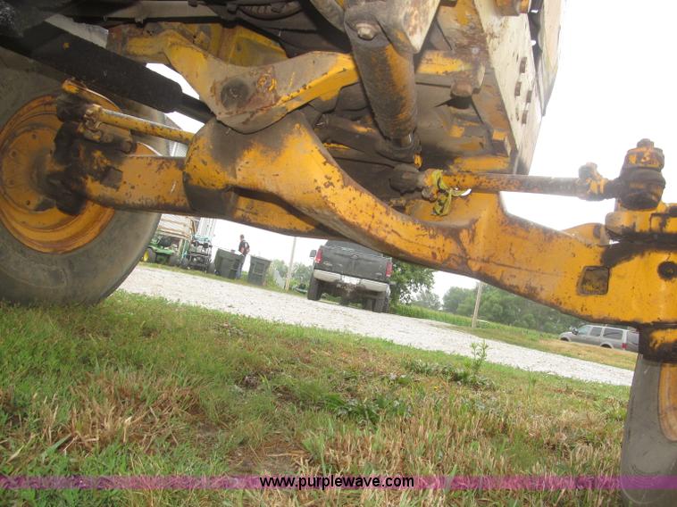 image for item F7054 John Deere 700 tractor