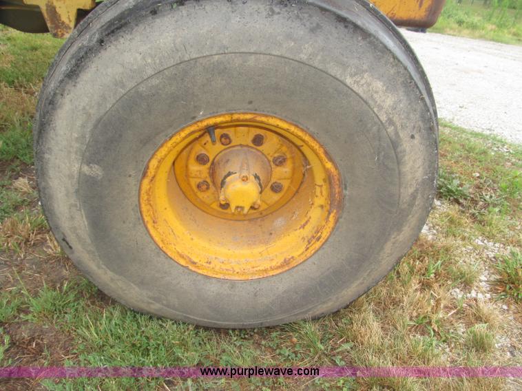 image for item F7054 John Deere 700 tractor