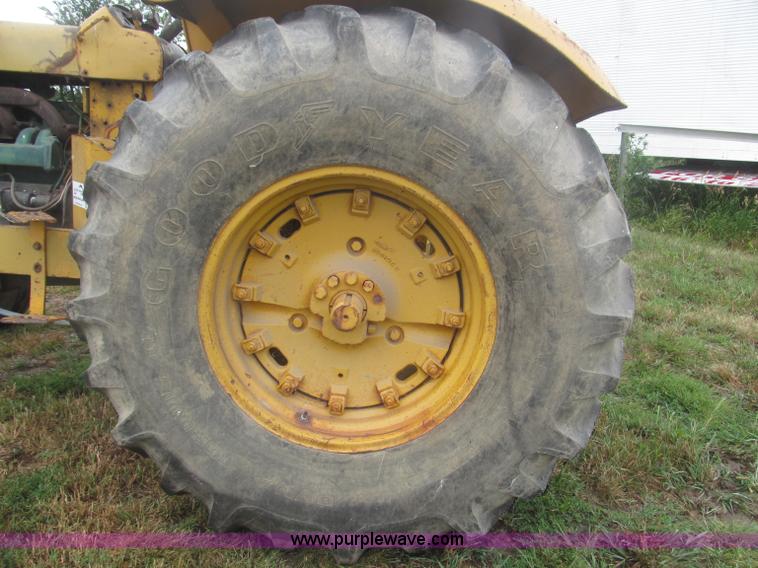 image for item F7054 John Deere 700 tractor