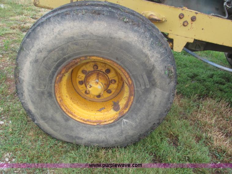 image for item F7054 John Deere 700 tractor