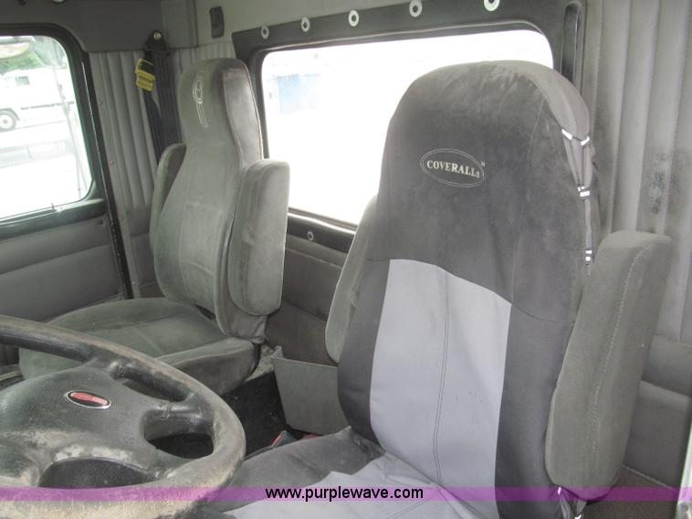 image for item F7055 2006 Kenworth T800 semi truck