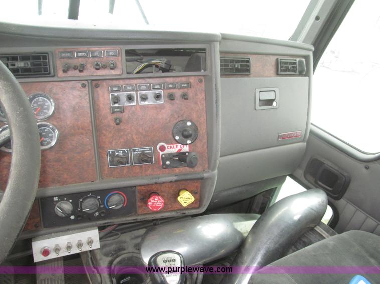 image for item F7055 2006 Kenworth T800 semi truck