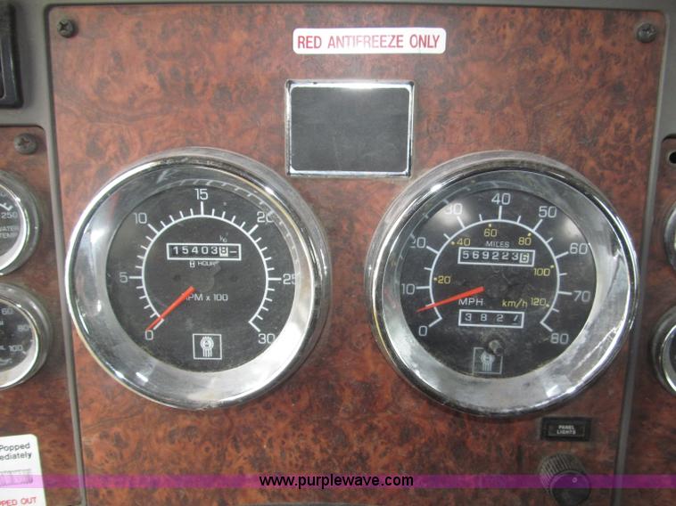 image for item F7055 2006 Kenworth T800 semi truck