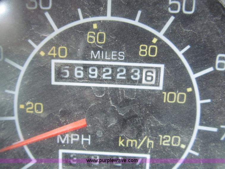 image for item F7055 2006 Kenworth T800 semi truck