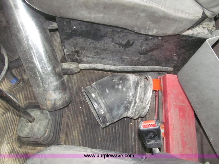 image for item F7055 2006 Kenworth T800 semi truck