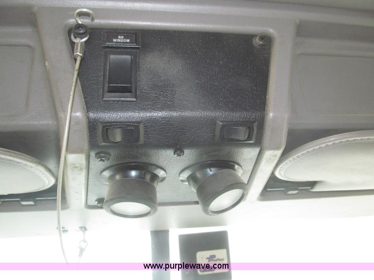 image for item F7055 2006 Kenworth T800 semi truck