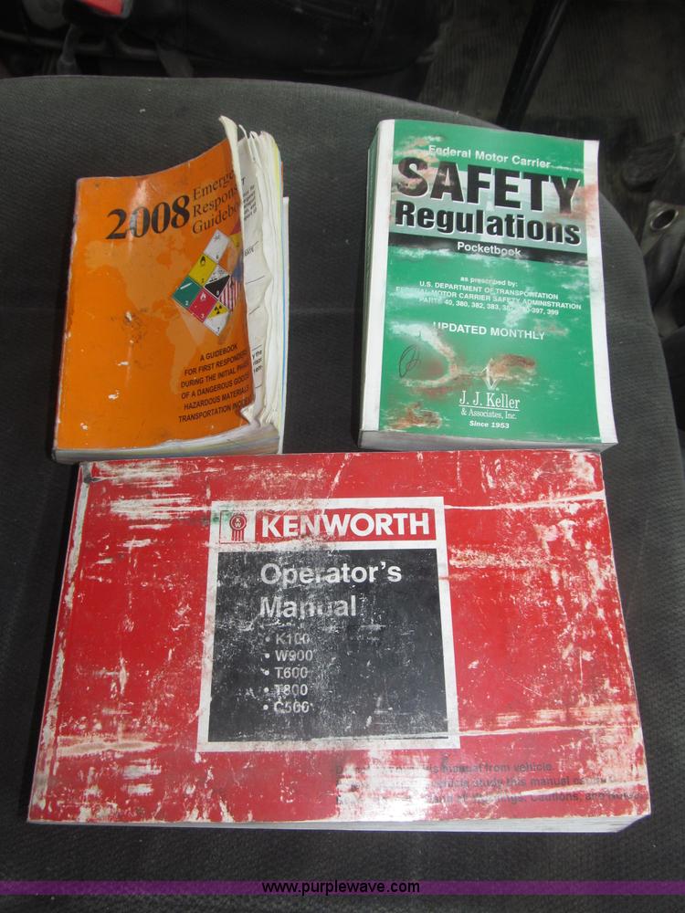 image for item F7055 2006 Kenworth T800 semi truck