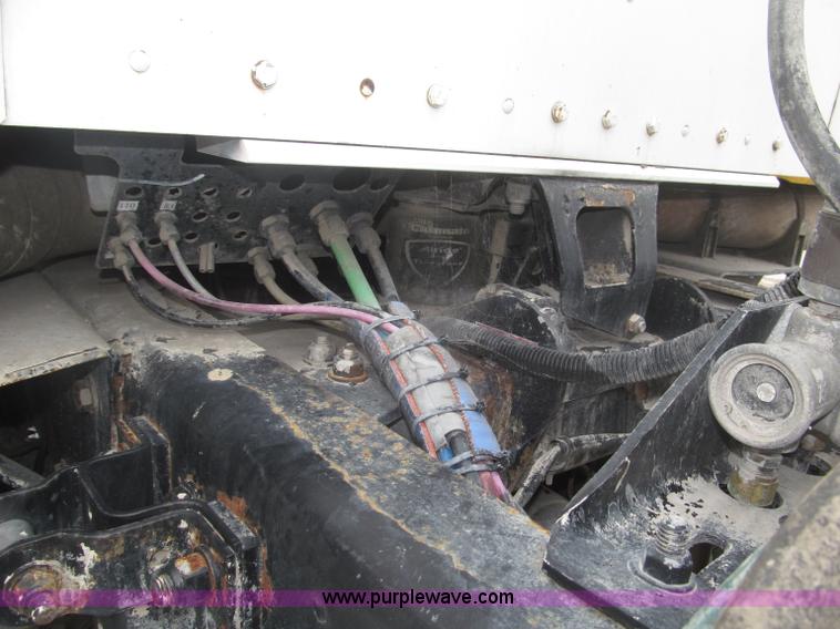 image for item F7055 2006 Kenworth T800 semi truck