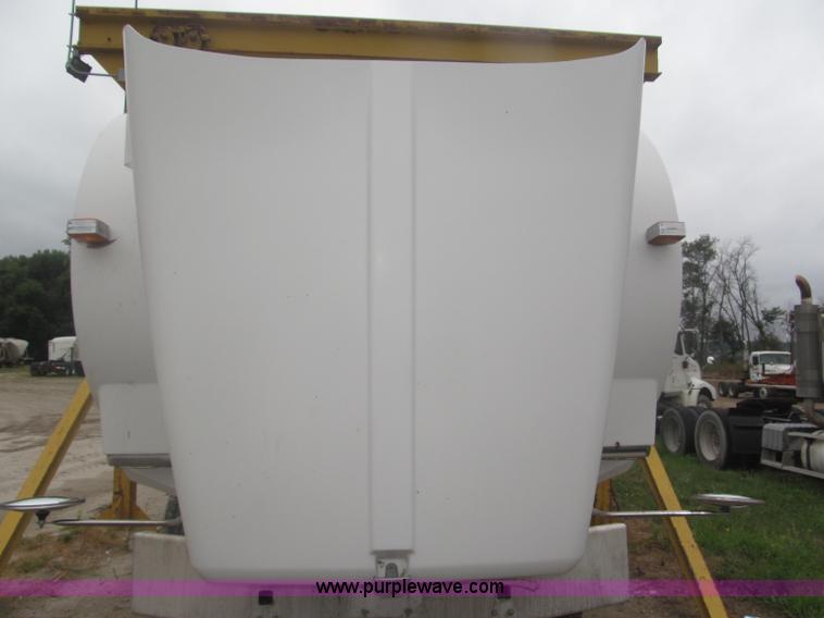 image for item F7055 2006 Kenworth T800 semi truck