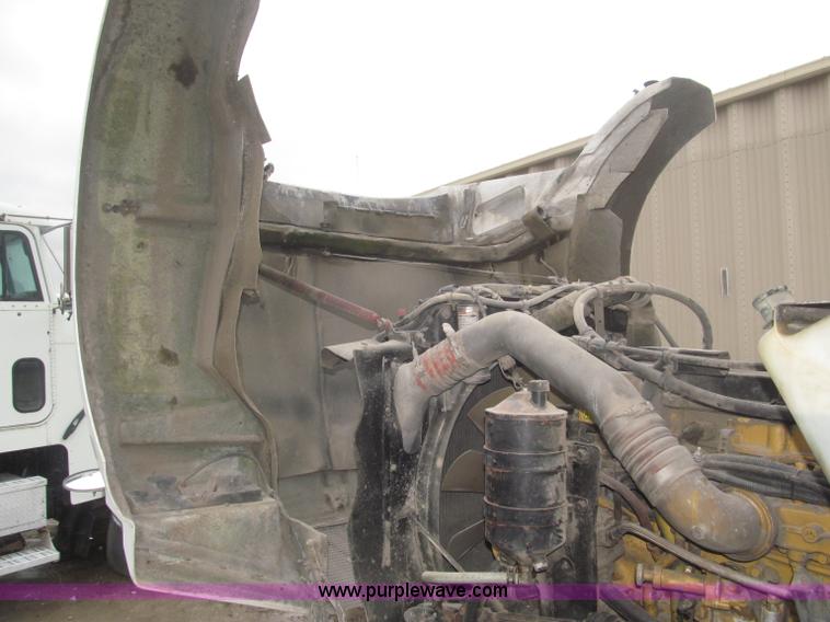 image for item F7055 2006 Kenworth T800 semi truck