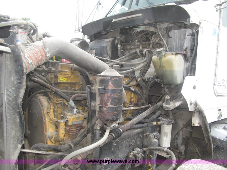 image for item F7055 2006 Kenworth T800 semi truck