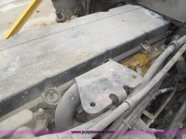 image for item F7055 2006 Kenworth T800 semi truck