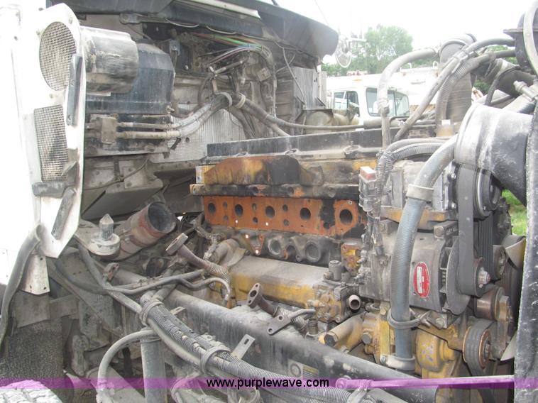 image for item F7055 2006 Kenworth T800 semi truck