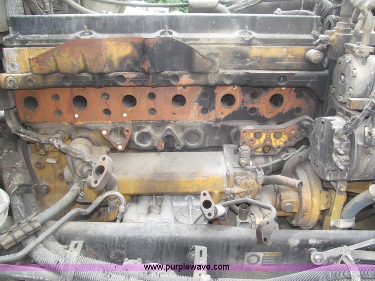 image for item F7055 2006 Kenworth T800 semi truck