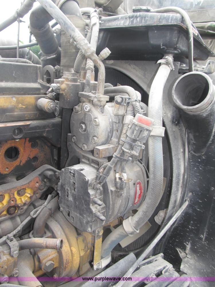 image for item F7055 2006 Kenworth T800 semi truck