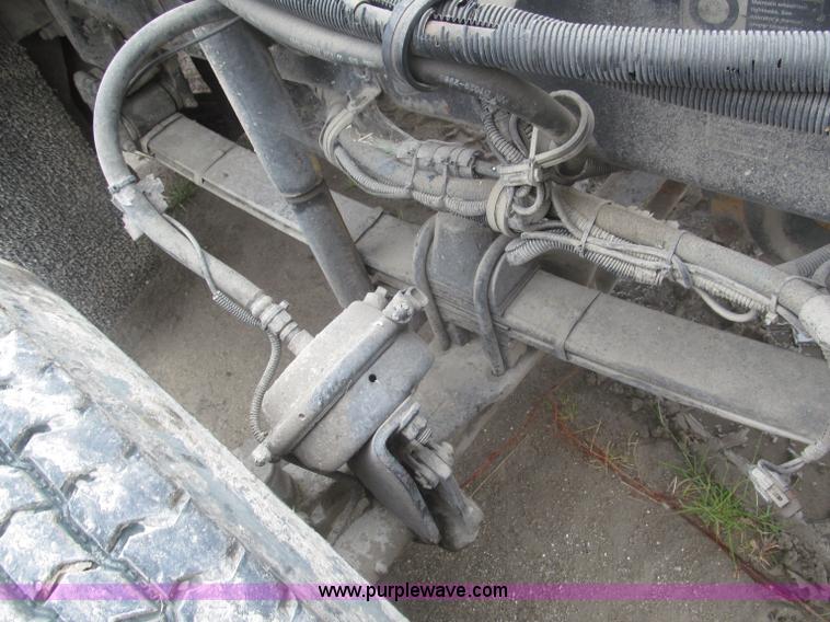 image for item F7055 2006 Kenworth T800 semi truck