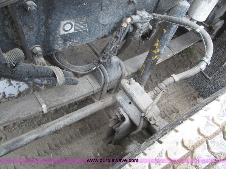 image for item F7055 2006 Kenworth T800 semi truck