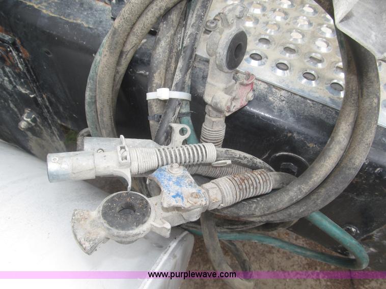 image for item F7055 2006 Kenworth T800 semi truck