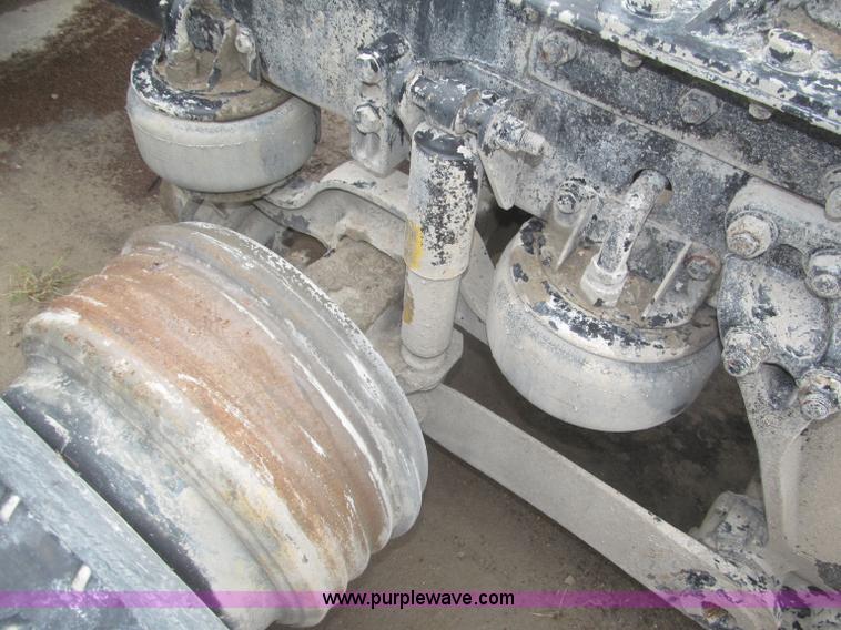 image for item F7055 2006 Kenworth T800 semi truck