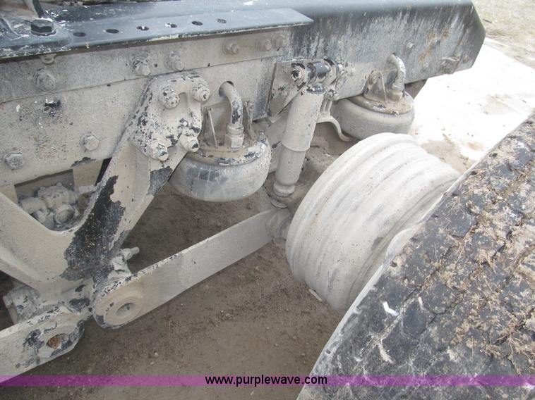 image for item F7055 2006 Kenworth T800 semi truck