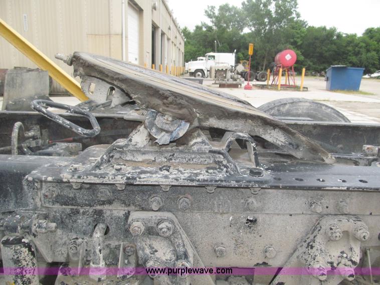 image for item F7055 2006 Kenworth T800 semi truck