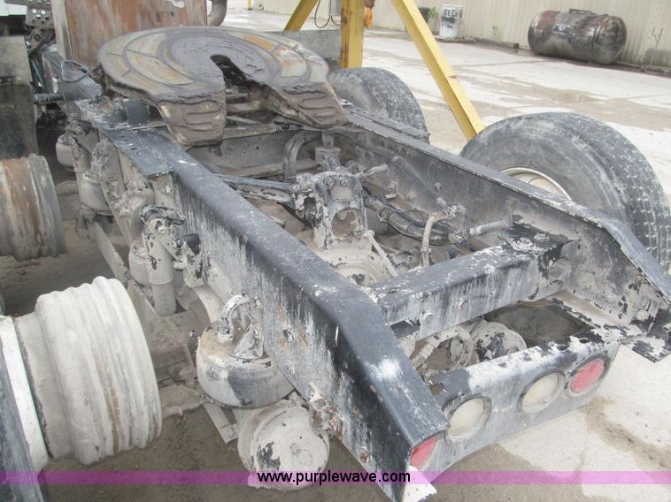 image for item F7055 2006 Kenworth T800 semi truck