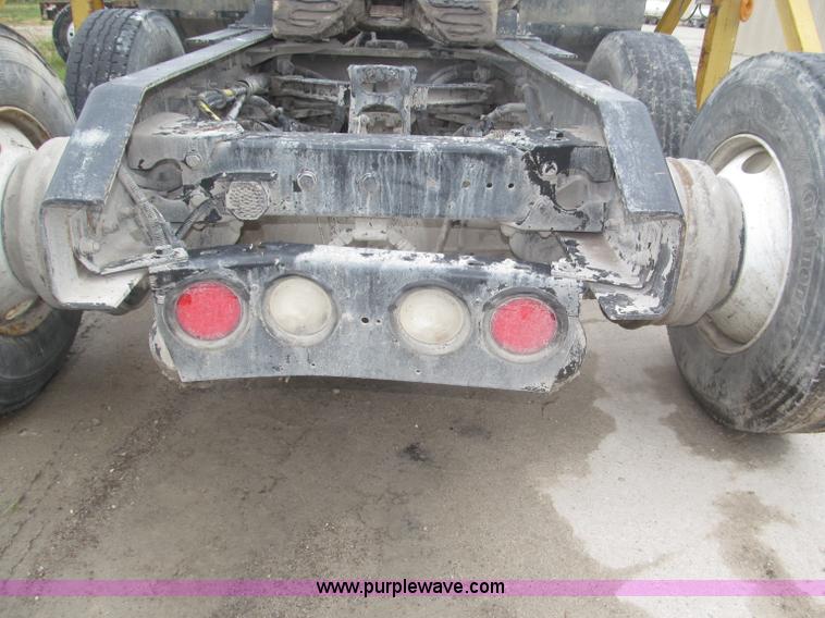 image for item F7055 2006 Kenworth T800 semi truck