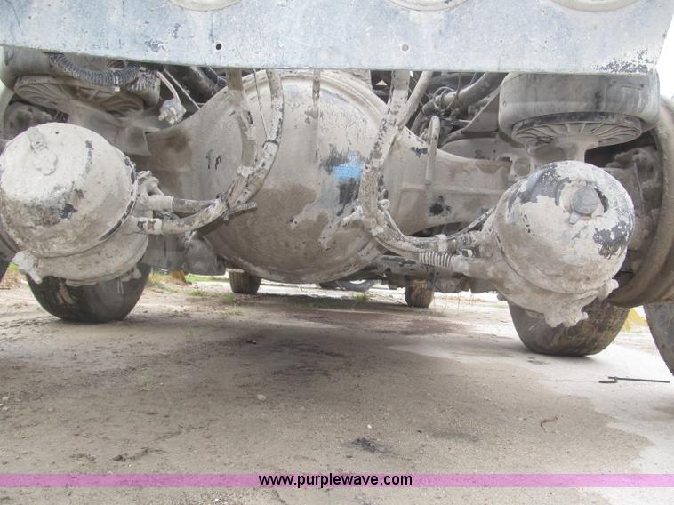 image for item F7055 2006 Kenworth T800 semi truck