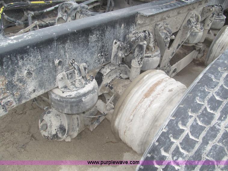 image for item F7055 2006 Kenworth T800 semi truck