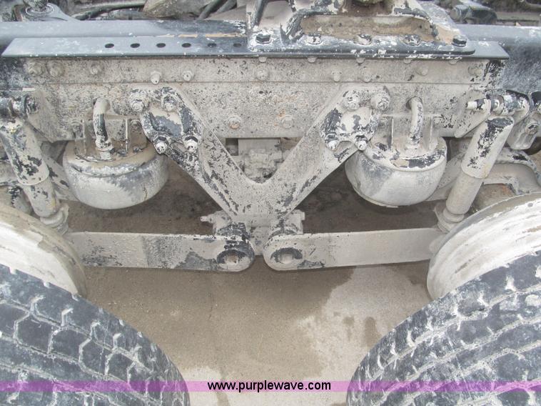 image for item F7055 2006 Kenworth T800 semi truck