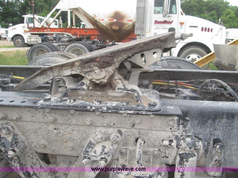 image for item F7055 2006 Kenworth T800 semi truck