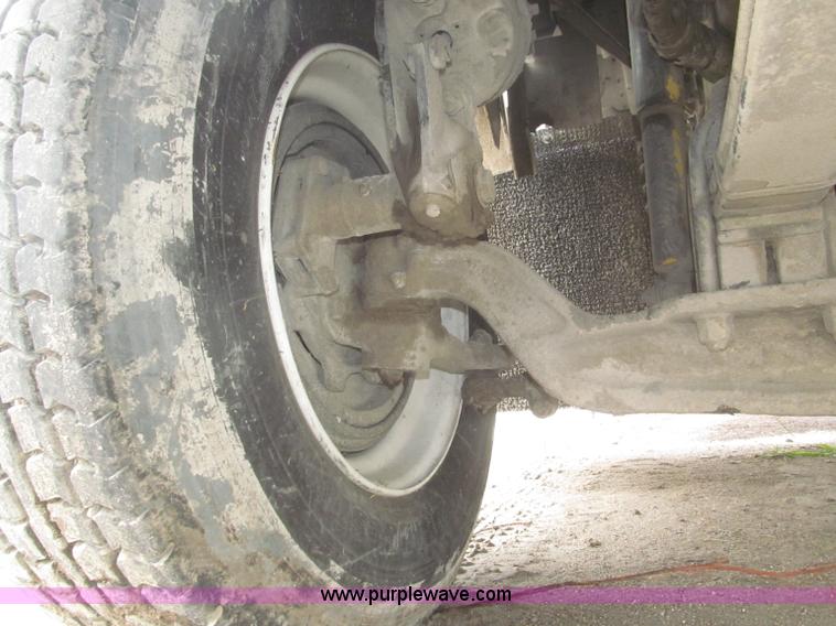 image for item F7055 2006 Kenworth T800 semi truck