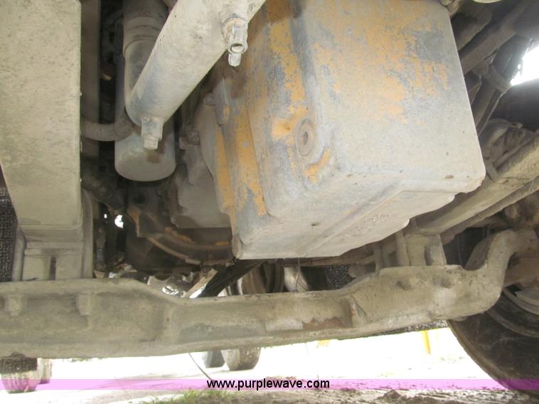 image for item F7055 2006 Kenworth T800 semi truck