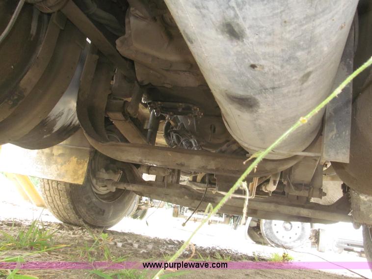 image for item F7055 2006 Kenworth T800 semi truck