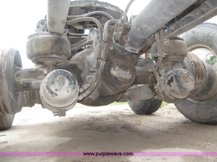 image for item F7055 2006 Kenworth T800 semi truck