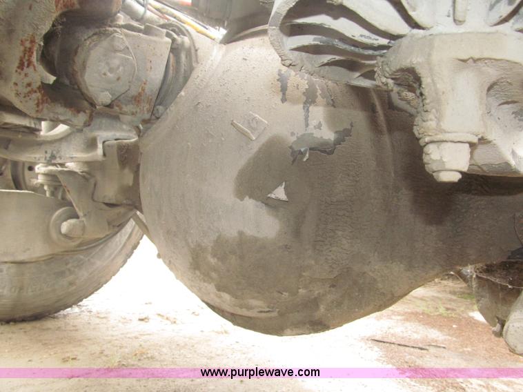 image for item F7055 2006 Kenworth T800 semi truck