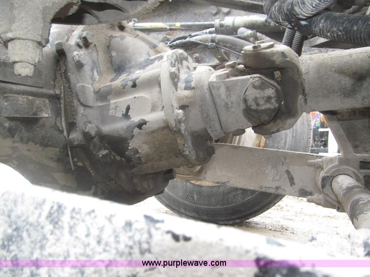 image for item F7055 2006 Kenworth T800 semi truck