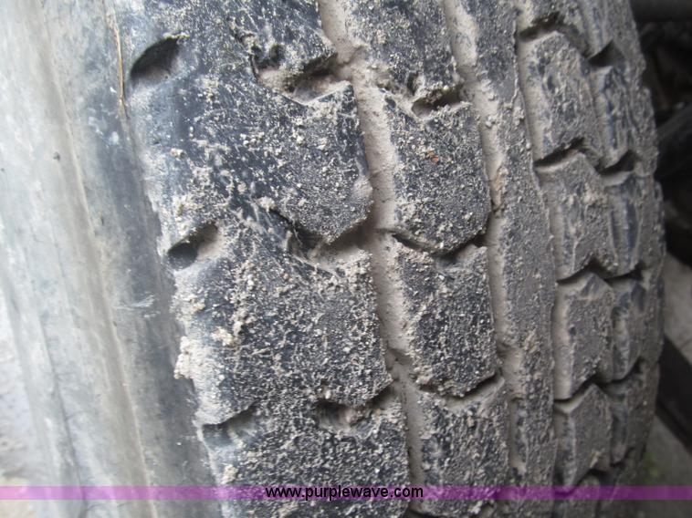 image for item F7055 2006 Kenworth T800 semi truck