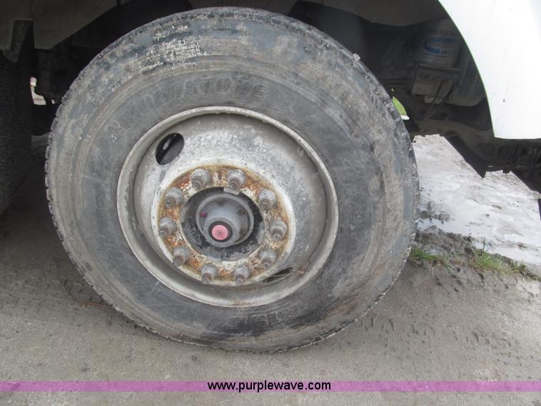 image for item F7055 2006 Kenworth T800 semi truck