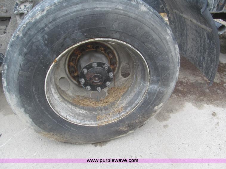 image for item F7055 2006 Kenworth T800 semi truck