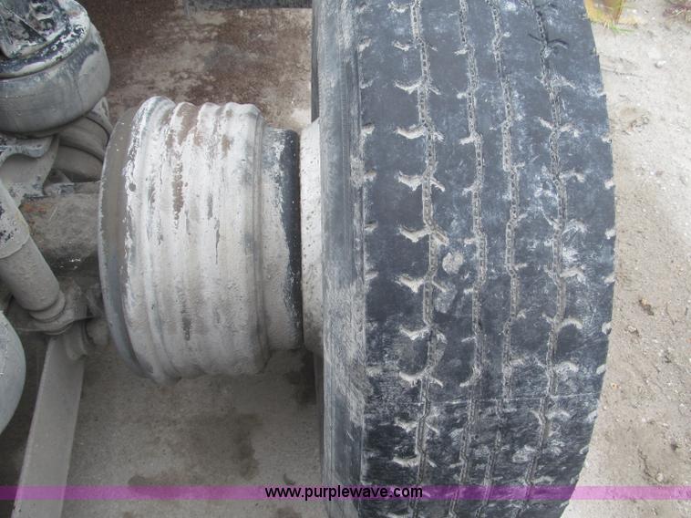 image for item F7055 2006 Kenworth T800 semi truck