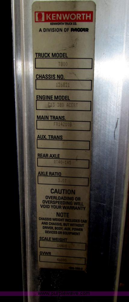 image for item F7055 2006 Kenworth T800 semi truck