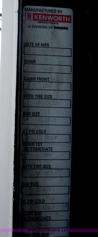 image for item F7055 2006 Kenworth T800 semi truck