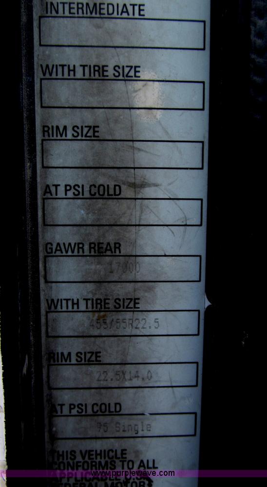 image for item F7055 2006 Kenworth T800 semi truck