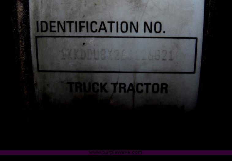 image for item F7055 2006 Kenworth T800 semi truck