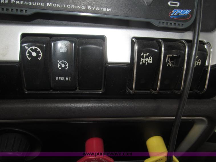 image for item F7056 2007 Kenworth T800 semi truck